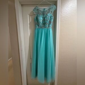 Elegant Aqua Evening Gown - size 6
